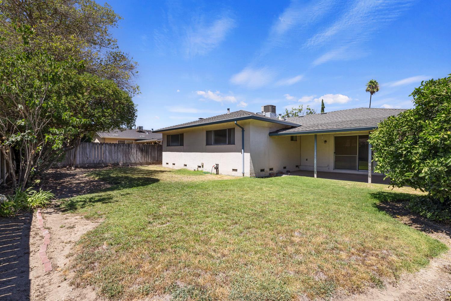 5800 Mohican Dr, Manteca, CA 95336