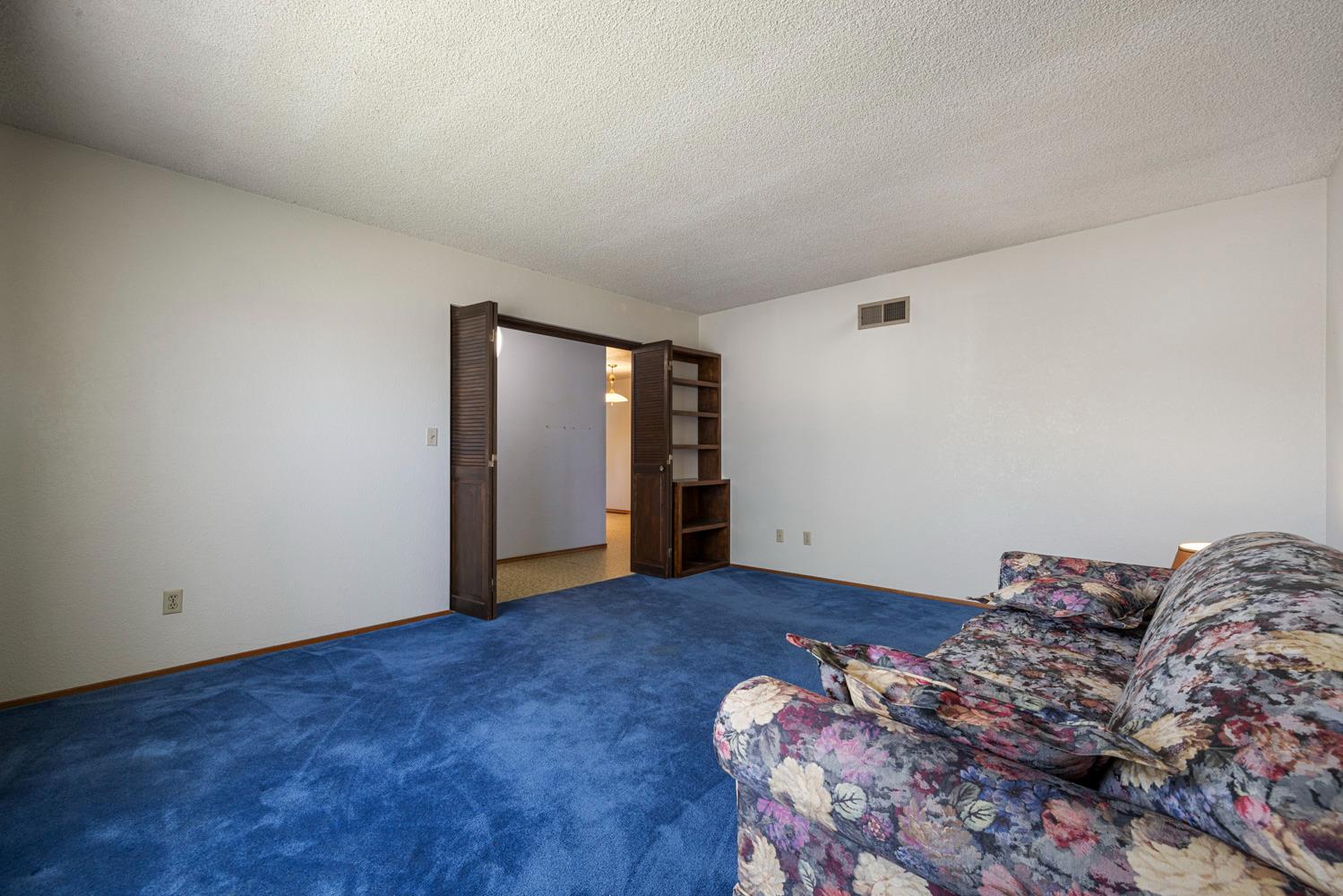 5800 Mohican Dr, Manteca, CA 95336