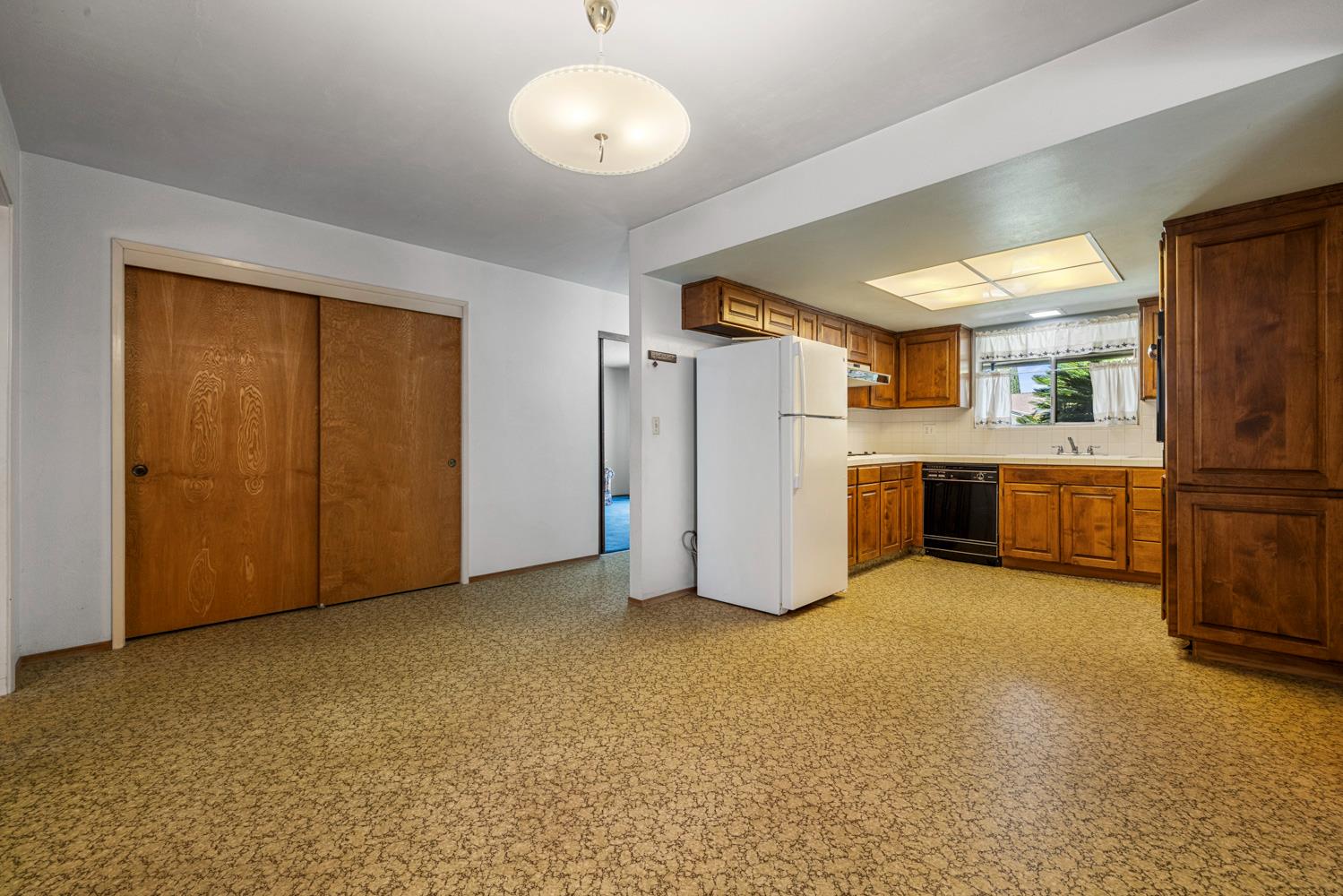 5800 Mohican Dr, Manteca, CA 95336
