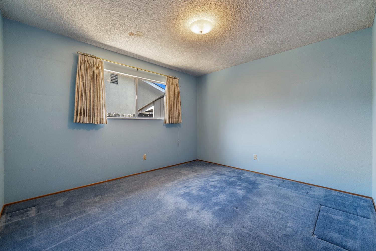 5800 Mohican Dr, Manteca, CA 95336