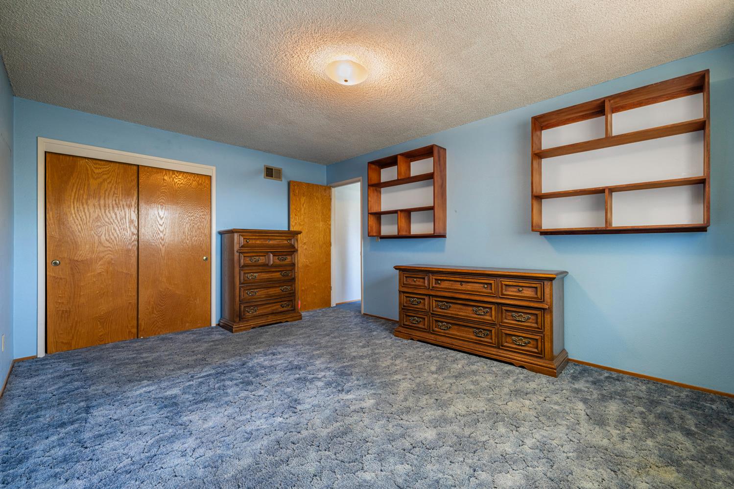 5800 Mohican Dr, Manteca, CA 95336
