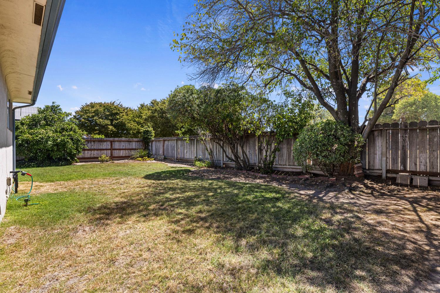 5800 Mohican Dr, Manteca, CA 95336