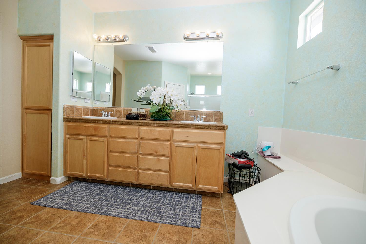 5656 Suttermill Drive, Riverbank, CA 95367