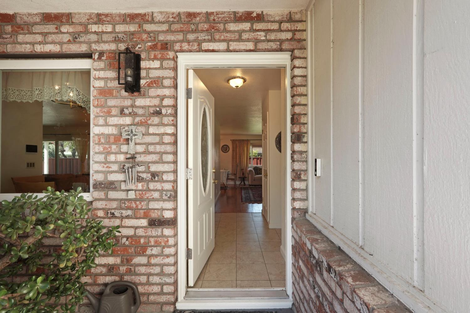 2709 Chapel Ct, Modesto, CA 95355
