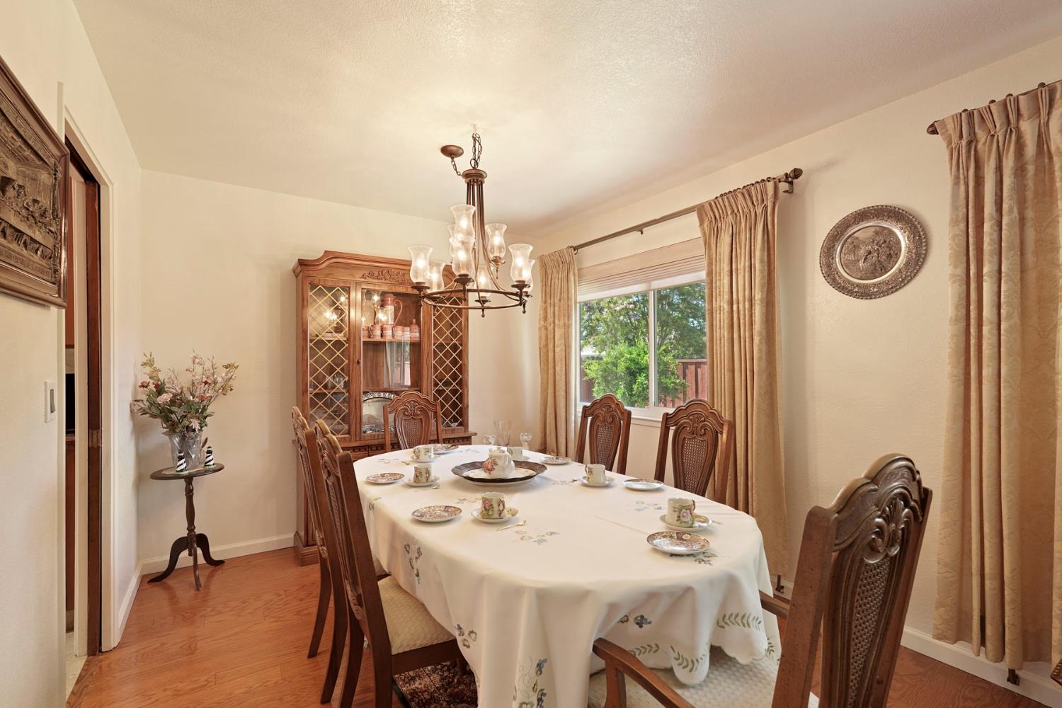 2709 Chapel Ct, Modesto, CA 95355