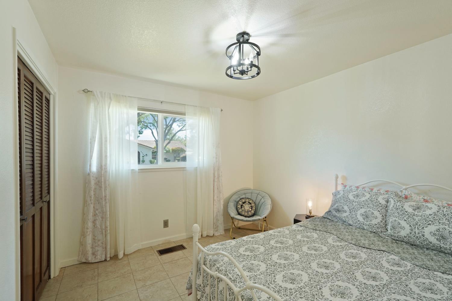 2709 Chapel Ct, Modesto, CA 95355