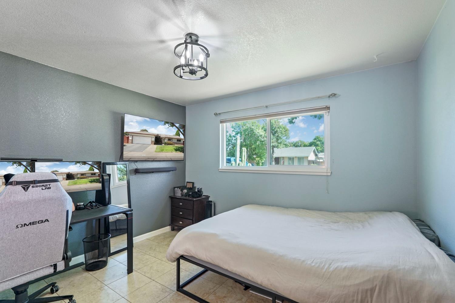2709 Chapel Ct, Modesto, CA 95355