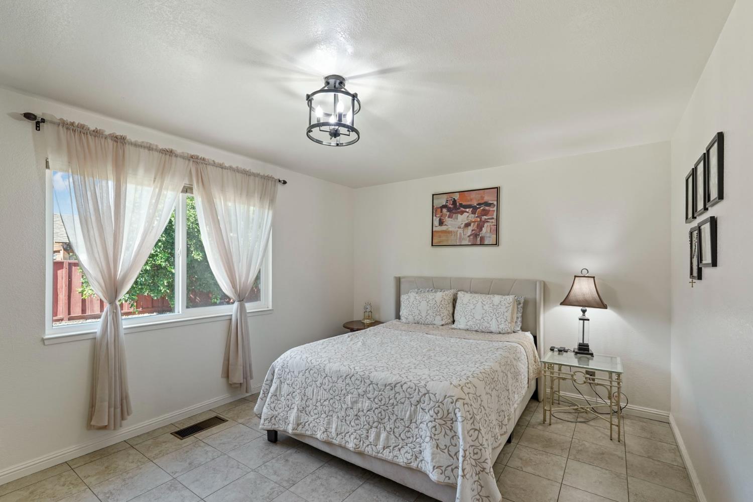 2709 Chapel Ct, Modesto, CA 95355