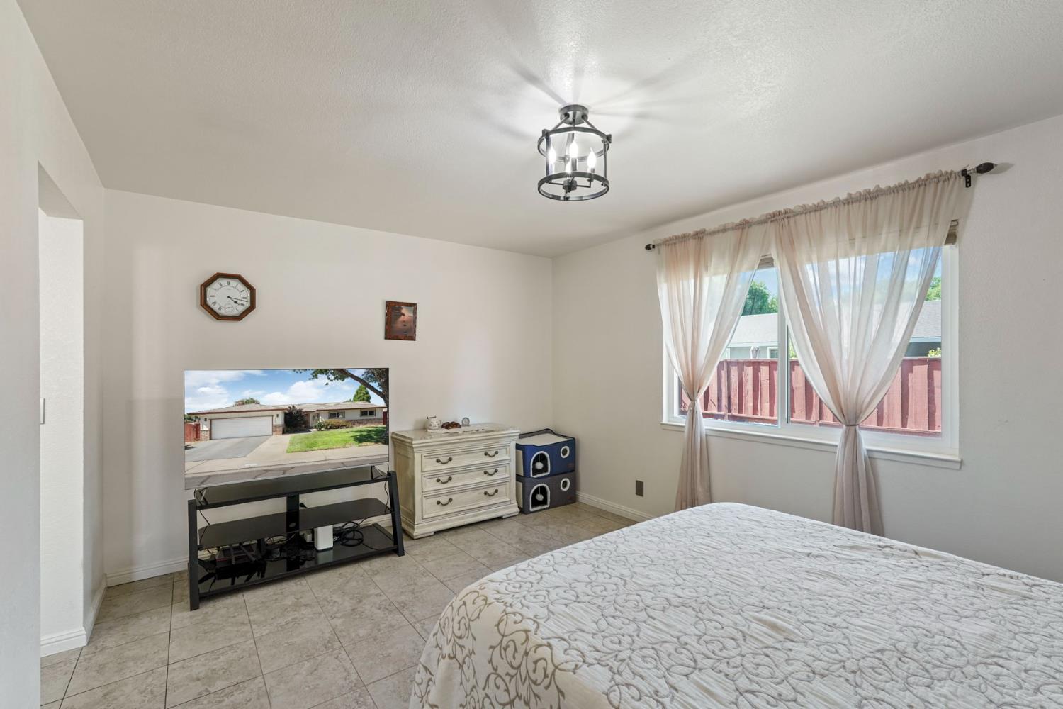 2709 Chapel Ct, Modesto, CA 95355