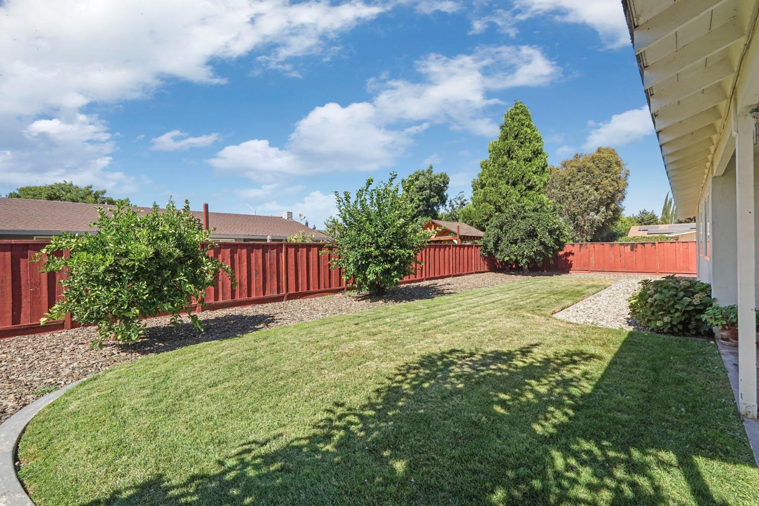 2709 Chapel Ct, Modesto, CA 95355