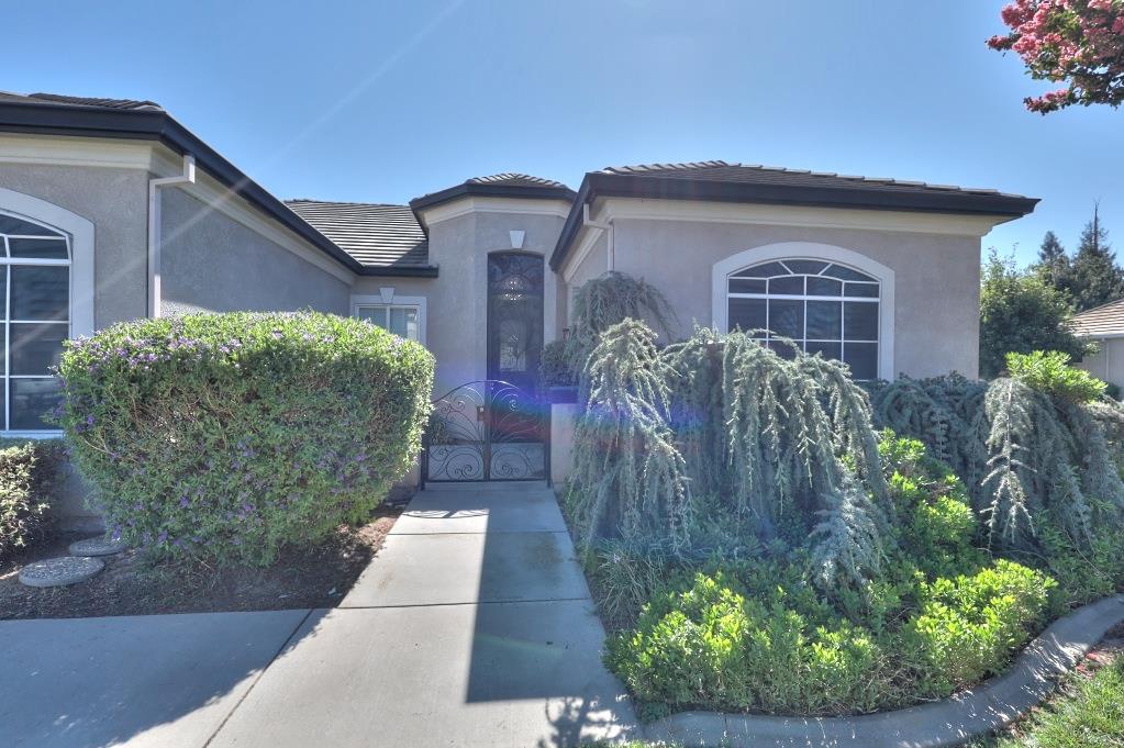 1048 Gladiola Pl, Manteca, CA 95336