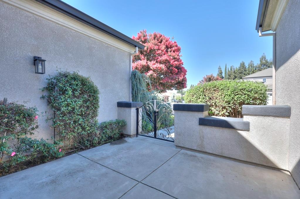 1048 Gladiola Pl, Manteca, CA 95336
