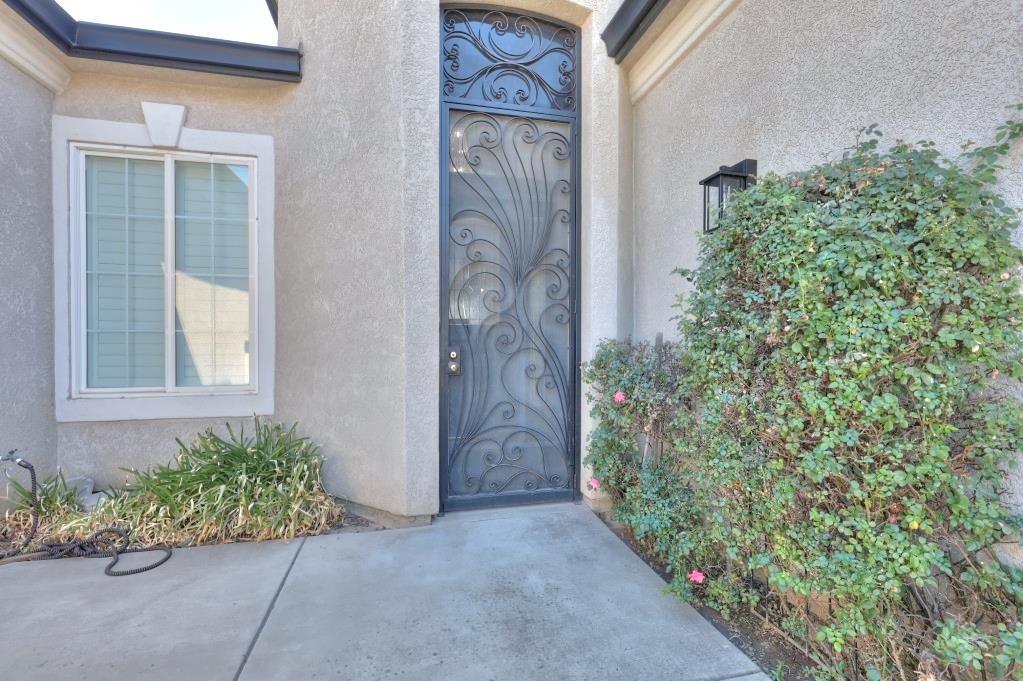 1048 Gladiola Pl, Manteca, CA 95336