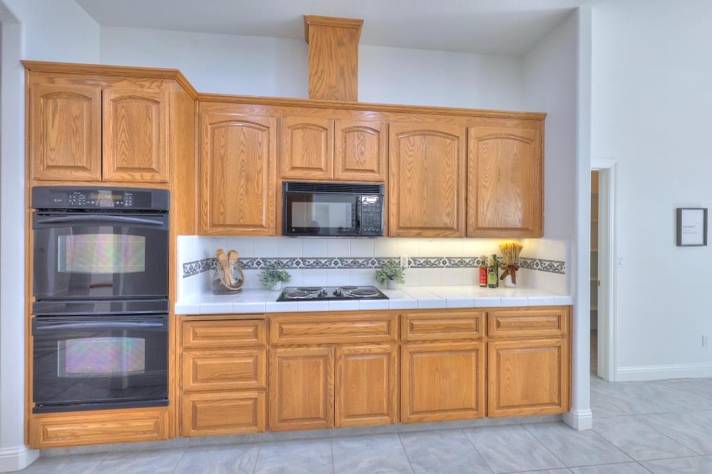 1048 Gladiola Pl, Manteca, CA 95336