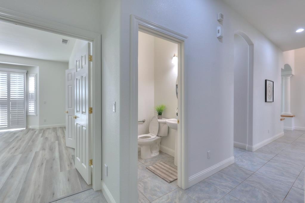 1048 Gladiola Pl, Manteca, CA 95336