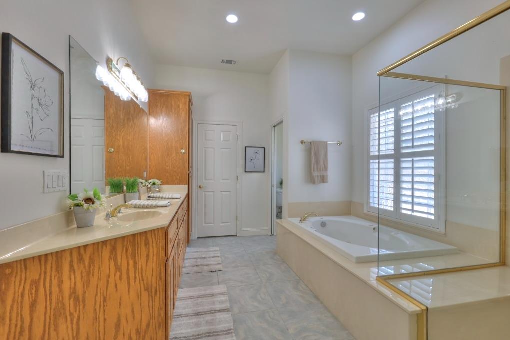 1048 Gladiola Pl, Manteca, CA 95336