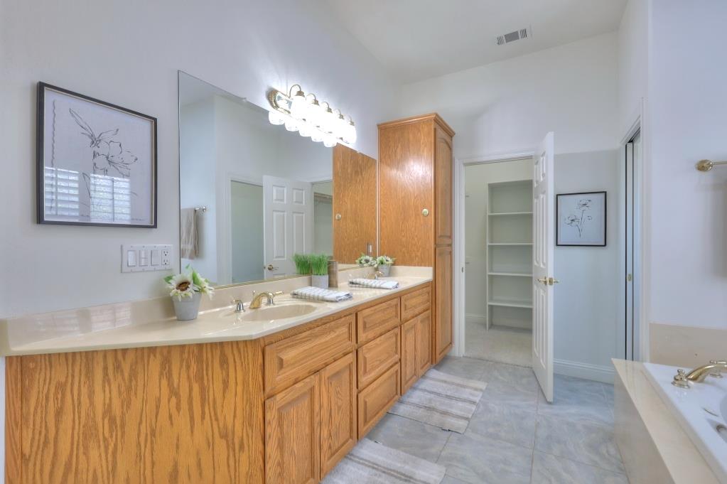1048 Gladiola Pl, Manteca, CA 95336
