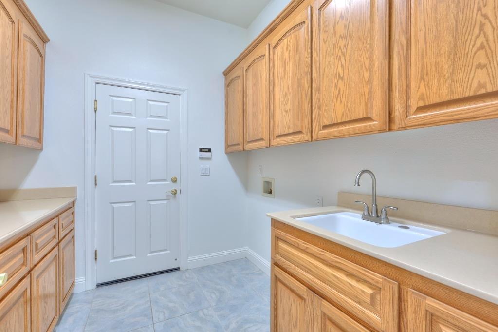 1048 Gladiola Pl, Manteca, CA 95336