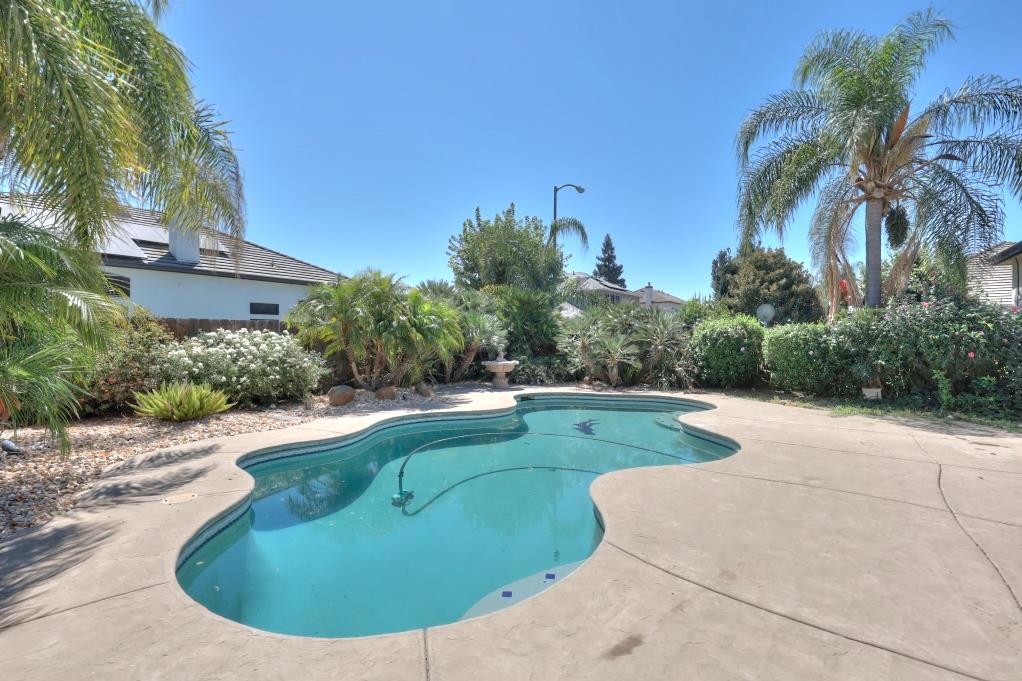 1048 Gladiola Pl, Manteca, CA 95336