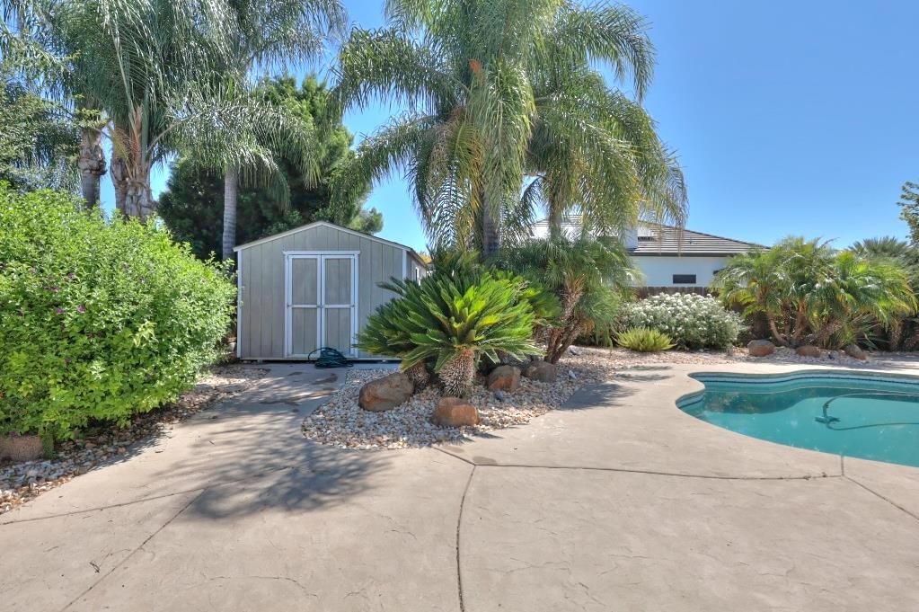 1048 Gladiola Pl, Manteca, CA 95336