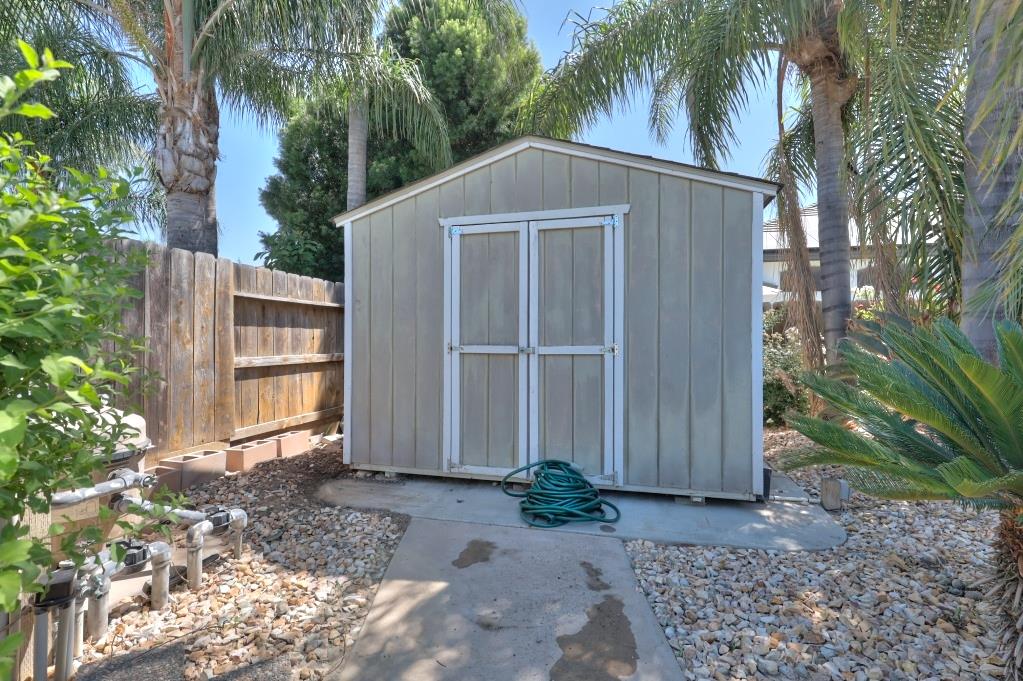 1048 Gladiola Pl, Manteca, CA 95336
