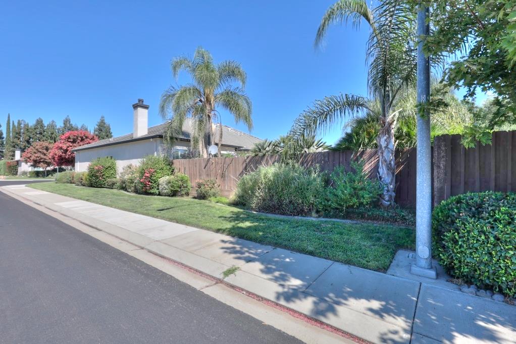 1048 Gladiola Pl, Manteca, CA 95336