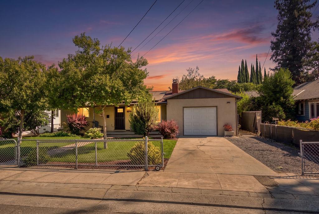 2034 Coley Ave, Escalon, CA 95320