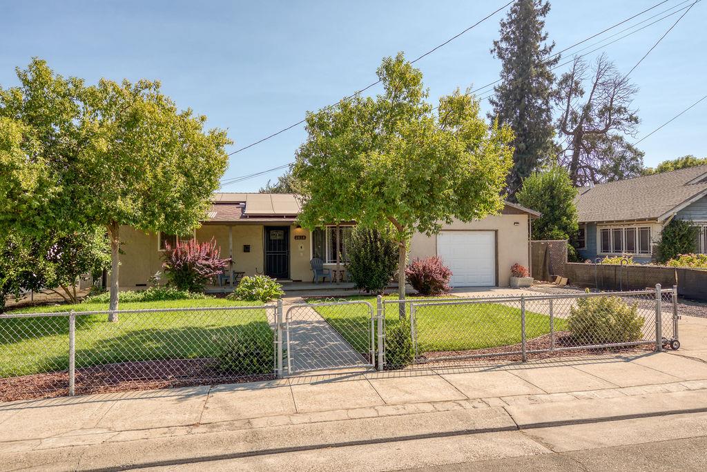 2034 Coley Ave, Escalon, CA 95320