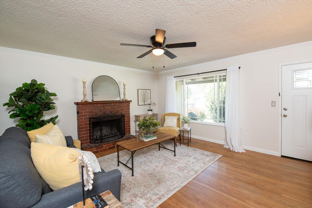 2034 Coley Ave, Escalon, CA 95320