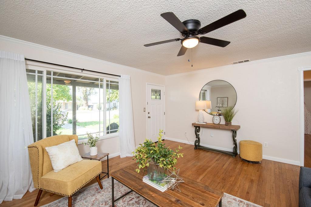2034 Coley Ave, Escalon, CA 95320