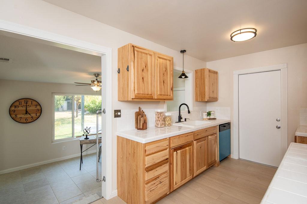 2034 Coley Ave, Escalon, CA 95320