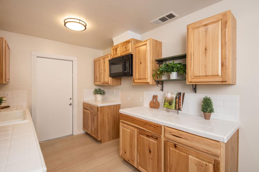 2034 Coley Ave, Escalon, CA 95320