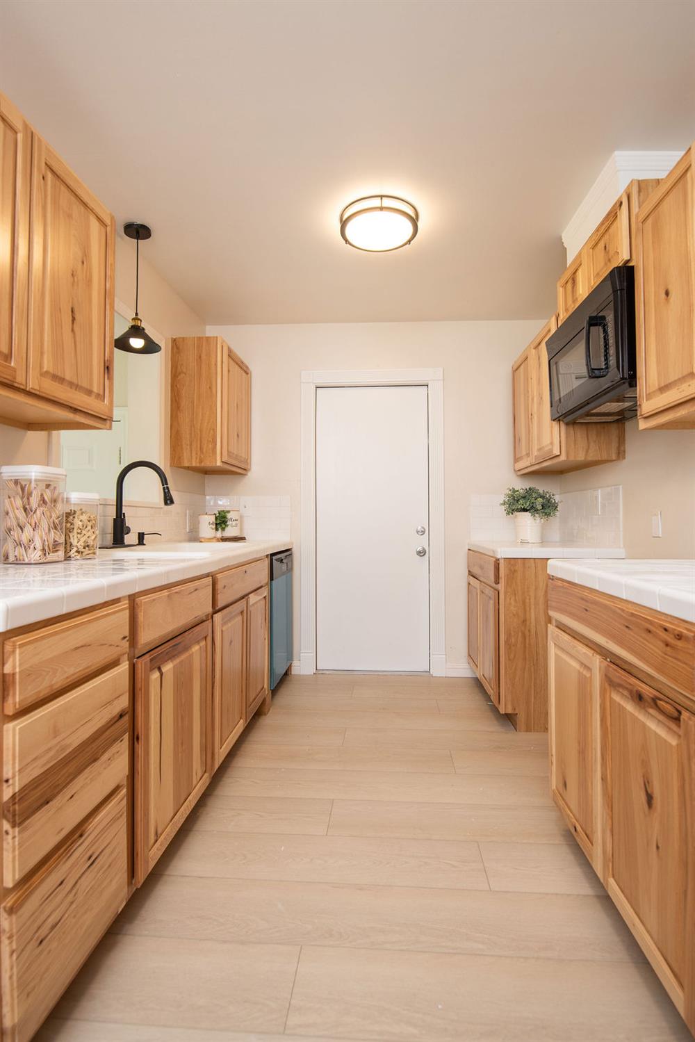 2034 Coley Ave, Escalon, CA 95320