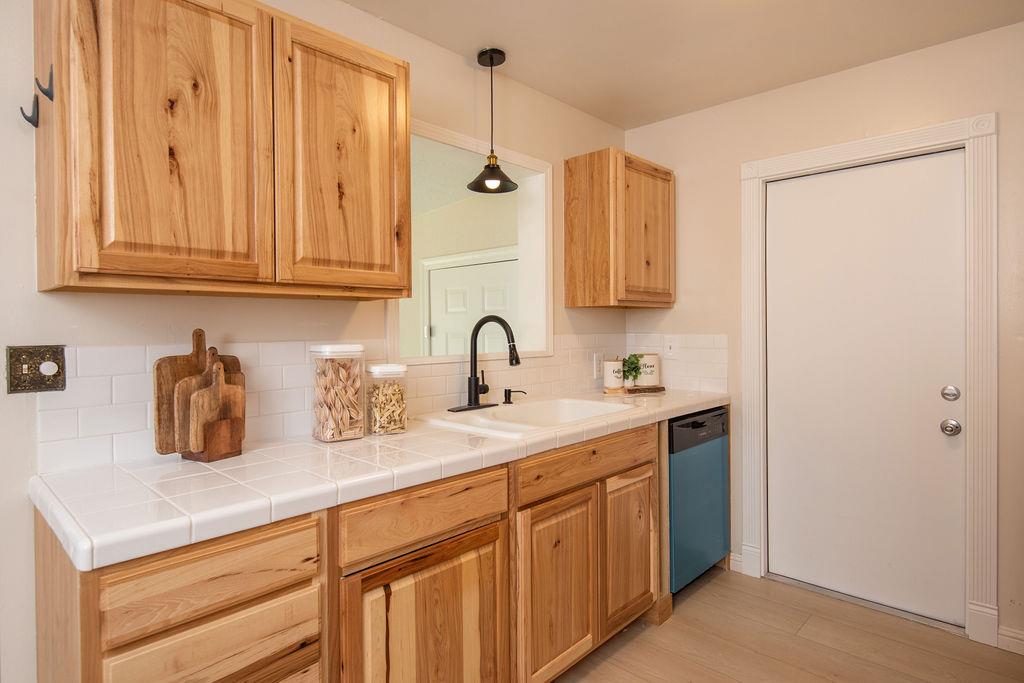 2034 Coley Ave, Escalon, CA 95320