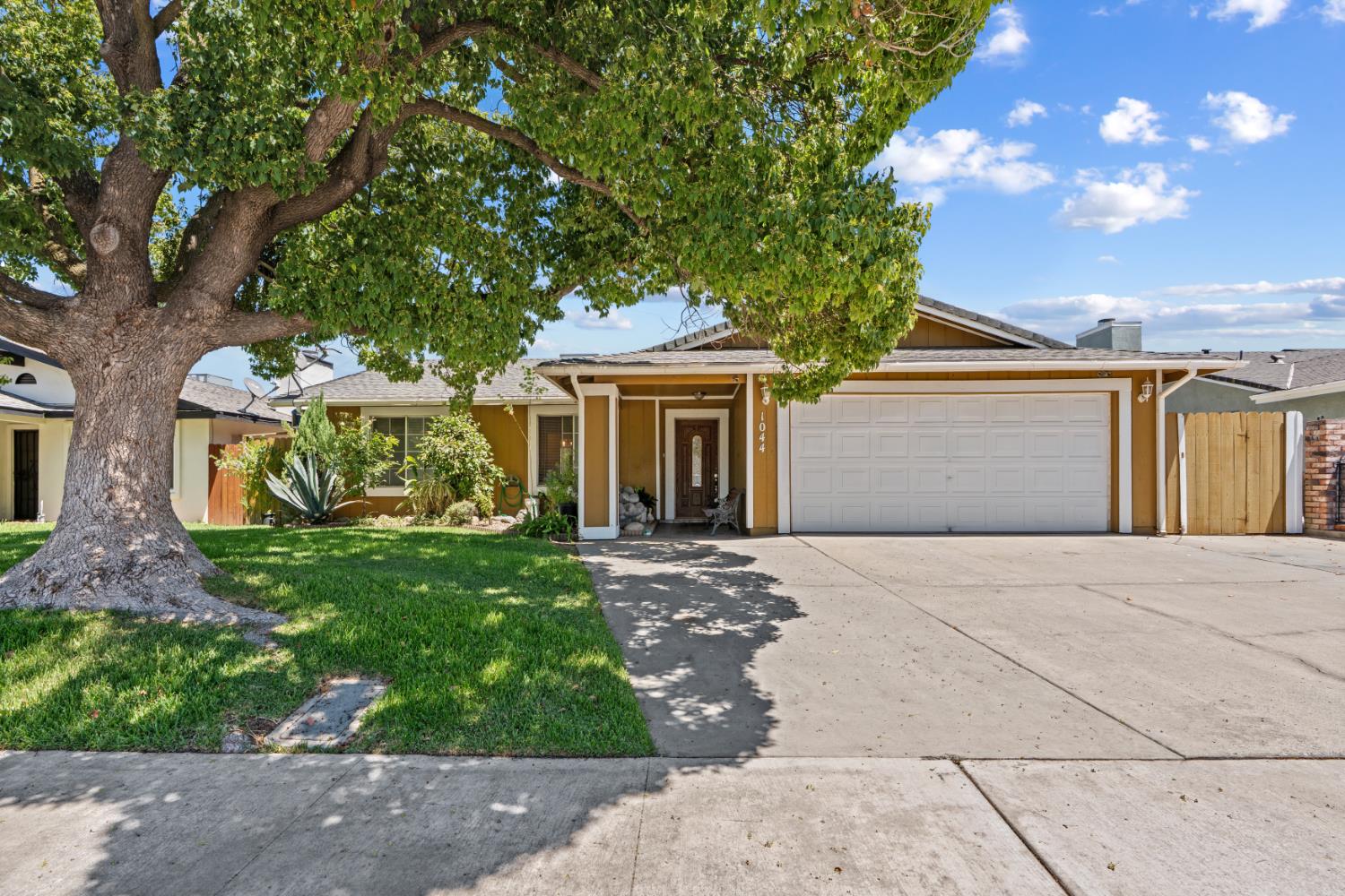 1044 Fruitbasket Ln, Livingston, CA 95334