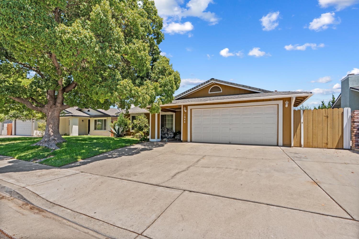 1044 Fruitbasket Ln, Livingston, CA 95334