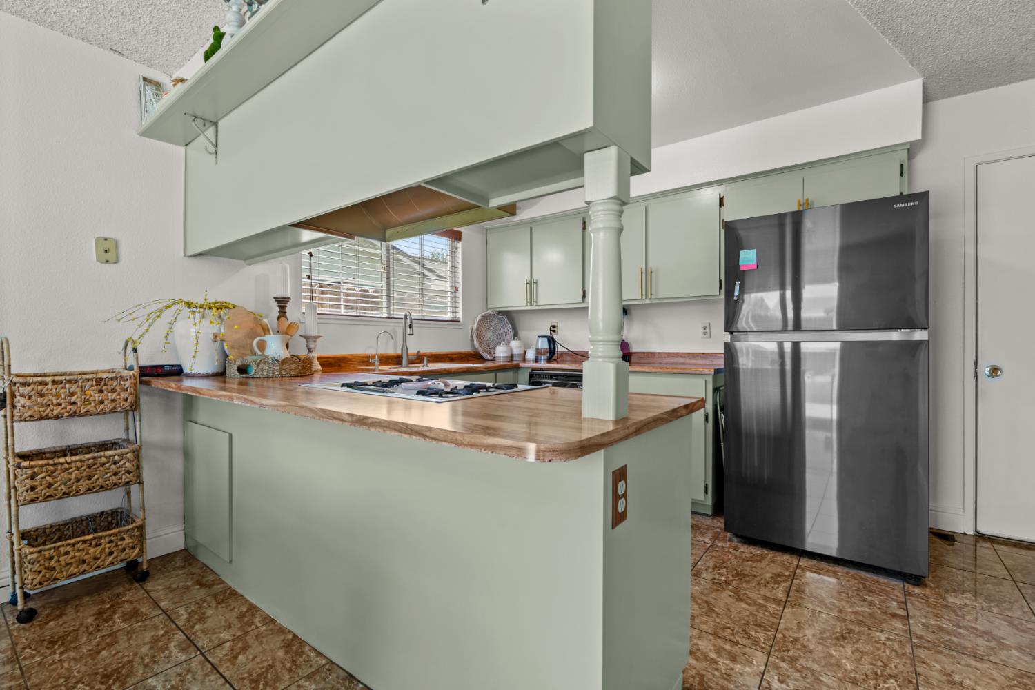 1044 Fruitbasket Ln, Livingston, CA 95334