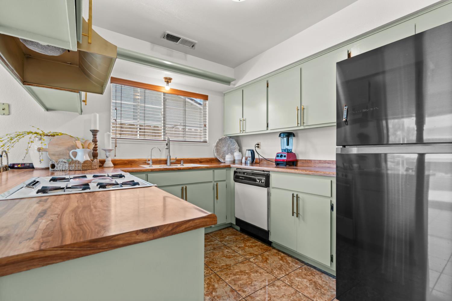1044 Fruitbasket Ln, Livingston, CA 95334