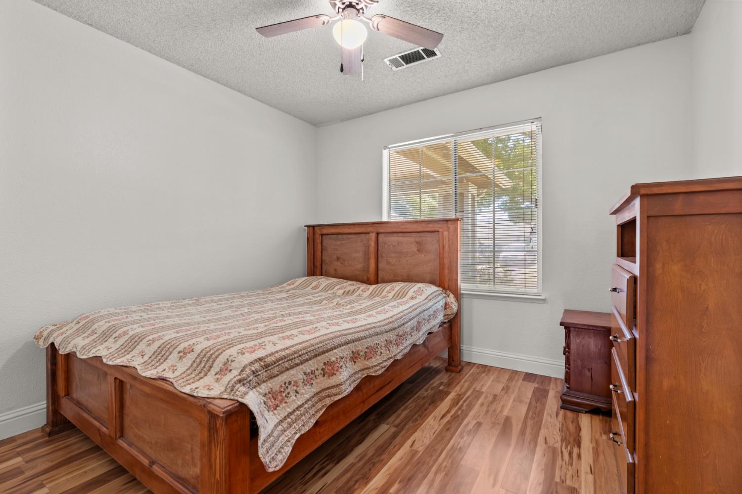 1044 Fruitbasket Ln, Livingston, CA 95334