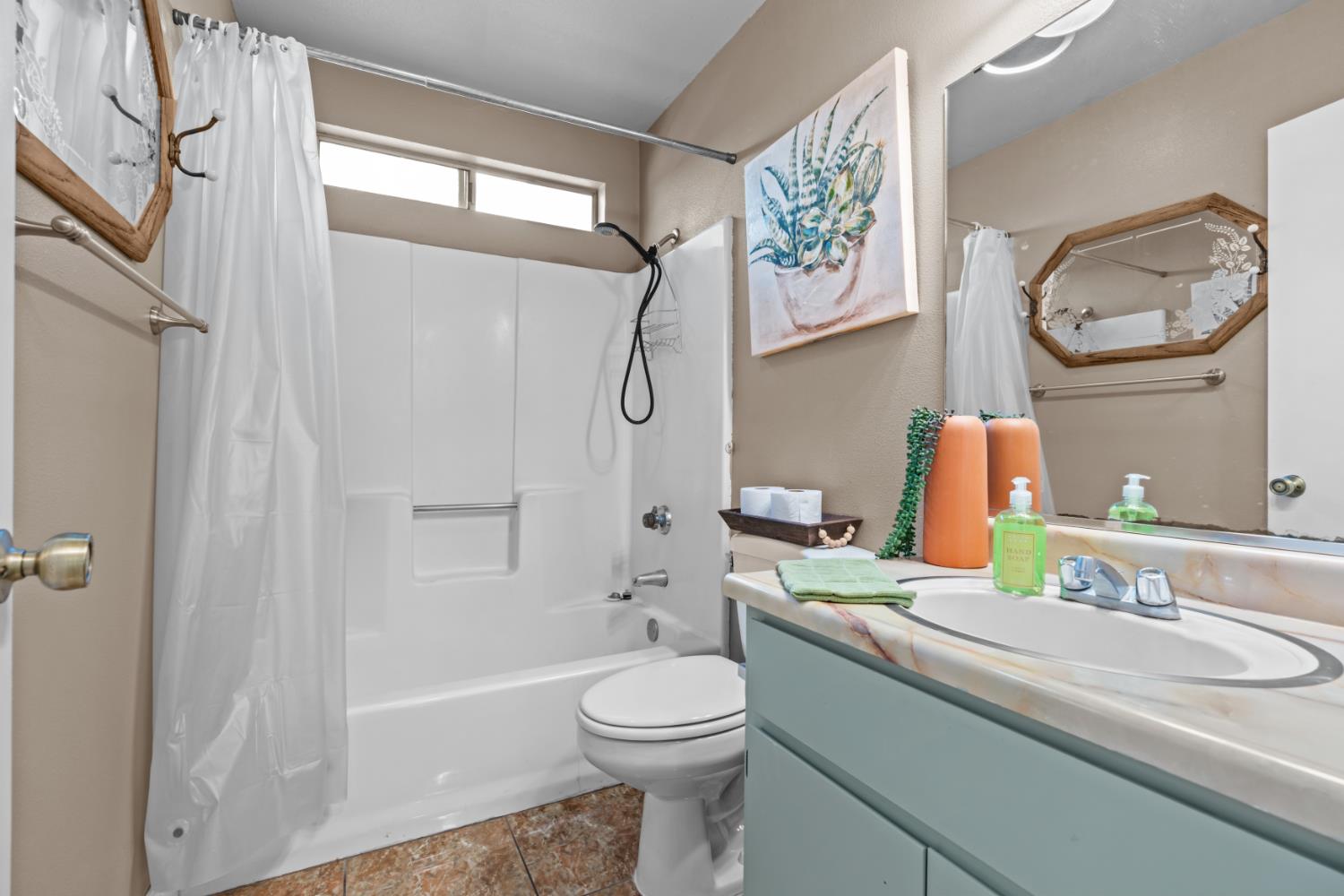 1044 Fruitbasket Ln, Livingston, CA 95334