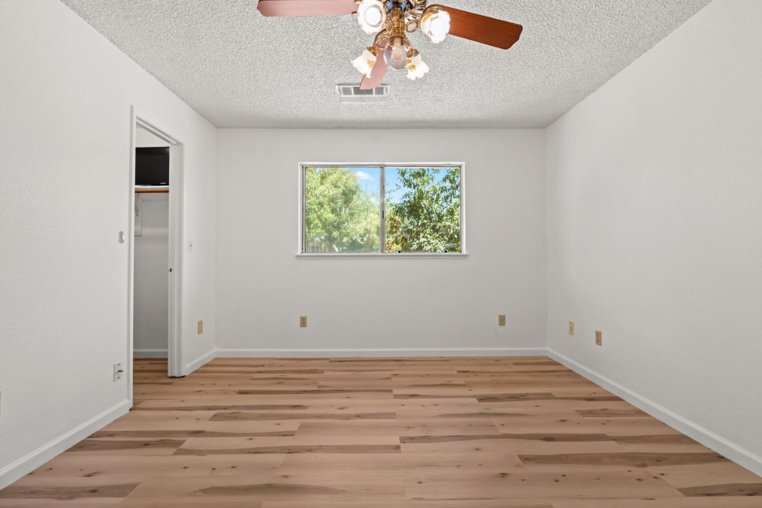1044 Fruitbasket Ln, Livingston, CA 95334