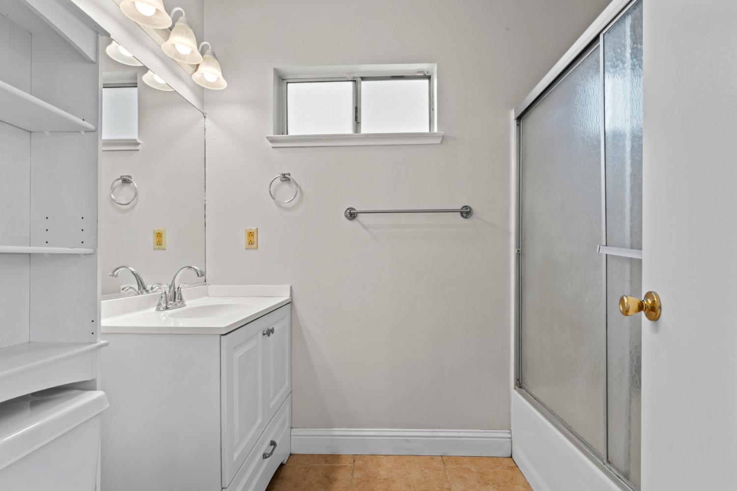 1044 Fruitbasket Ln, Livingston, CA 95334