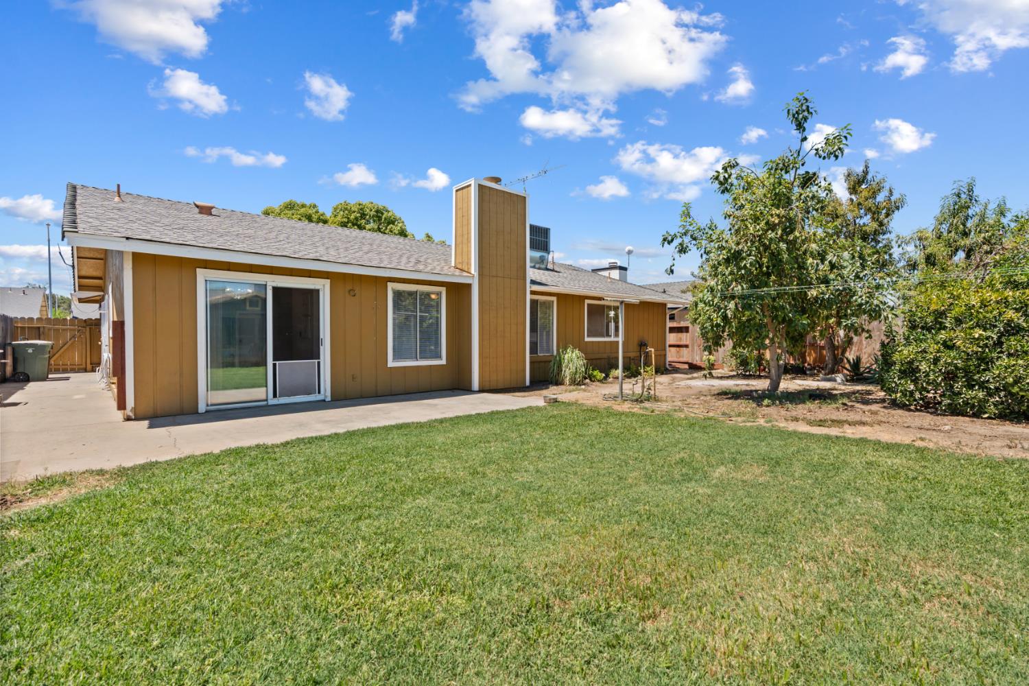 1044 Fruitbasket Ln, Livingston, CA 95334
