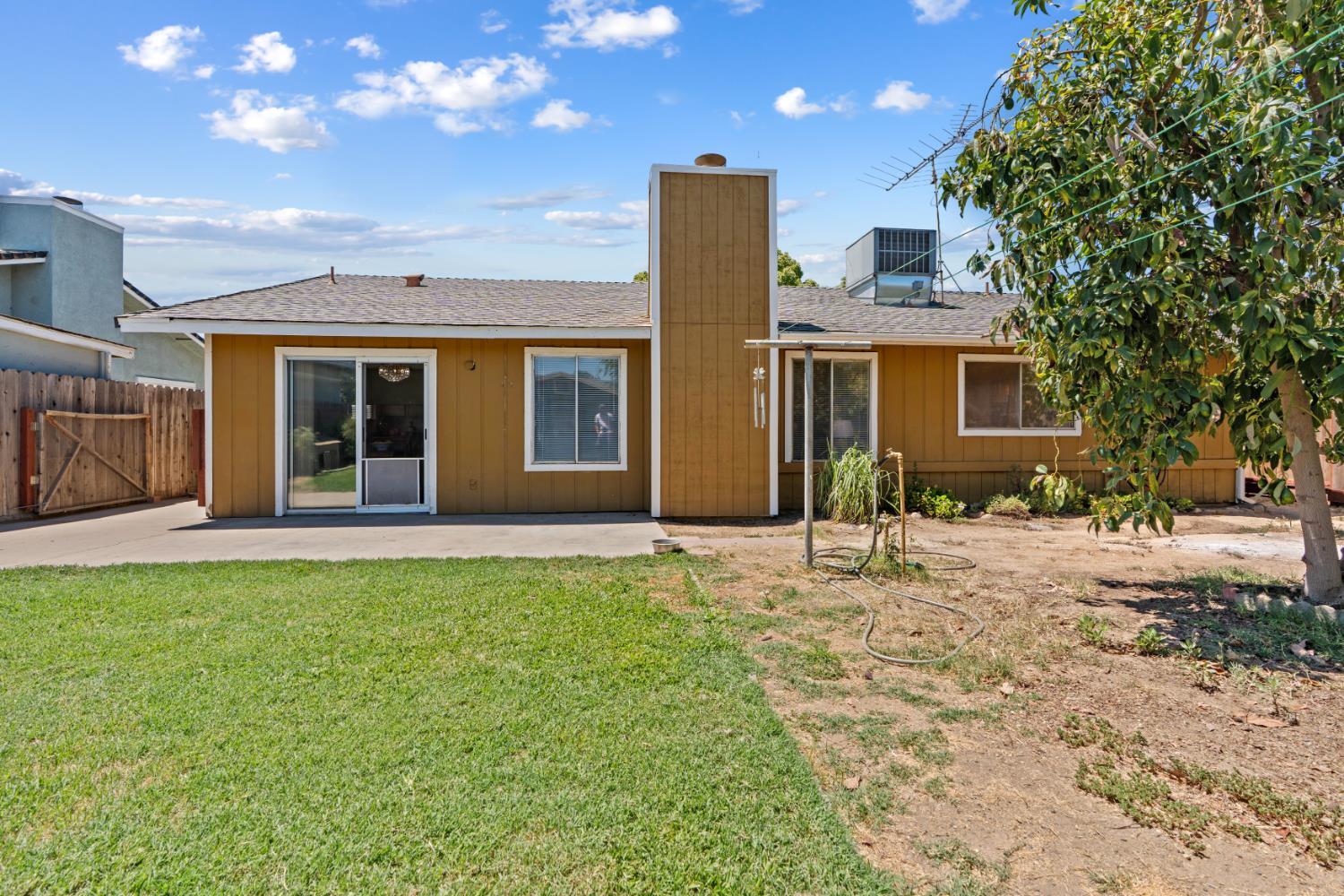 1044 Fruitbasket Ln, Livingston, CA 95334