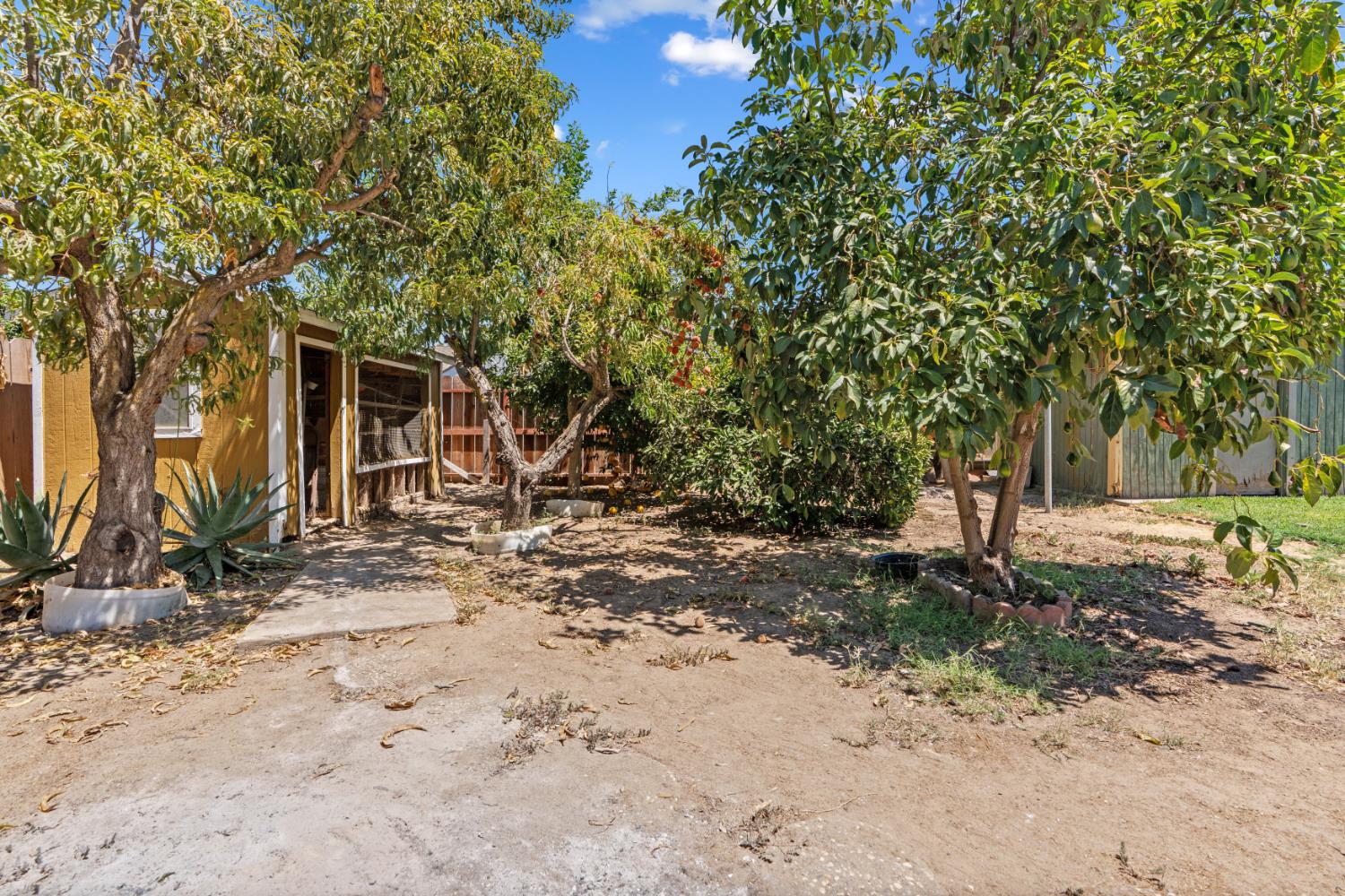 1044 Fruitbasket Ln, Livingston, CA 95334
