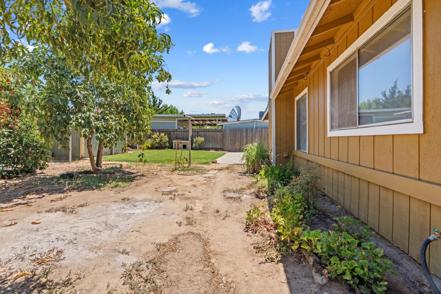 1044 Fruitbasket Ln, Livingston, CA 95334