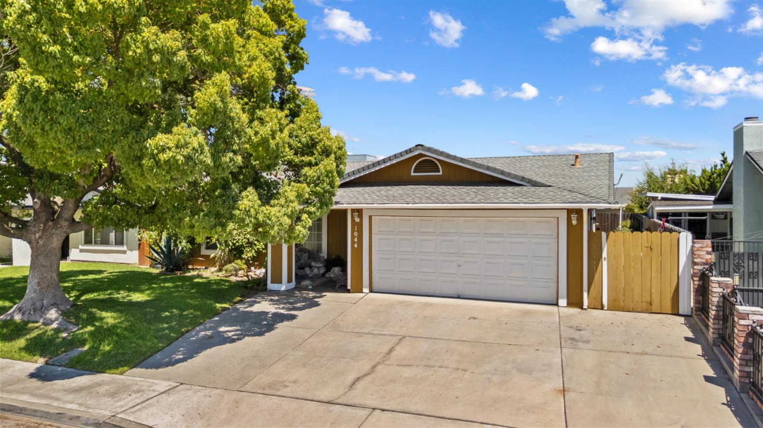 1044 Fruitbasket Ln, Livingston, CA 95334