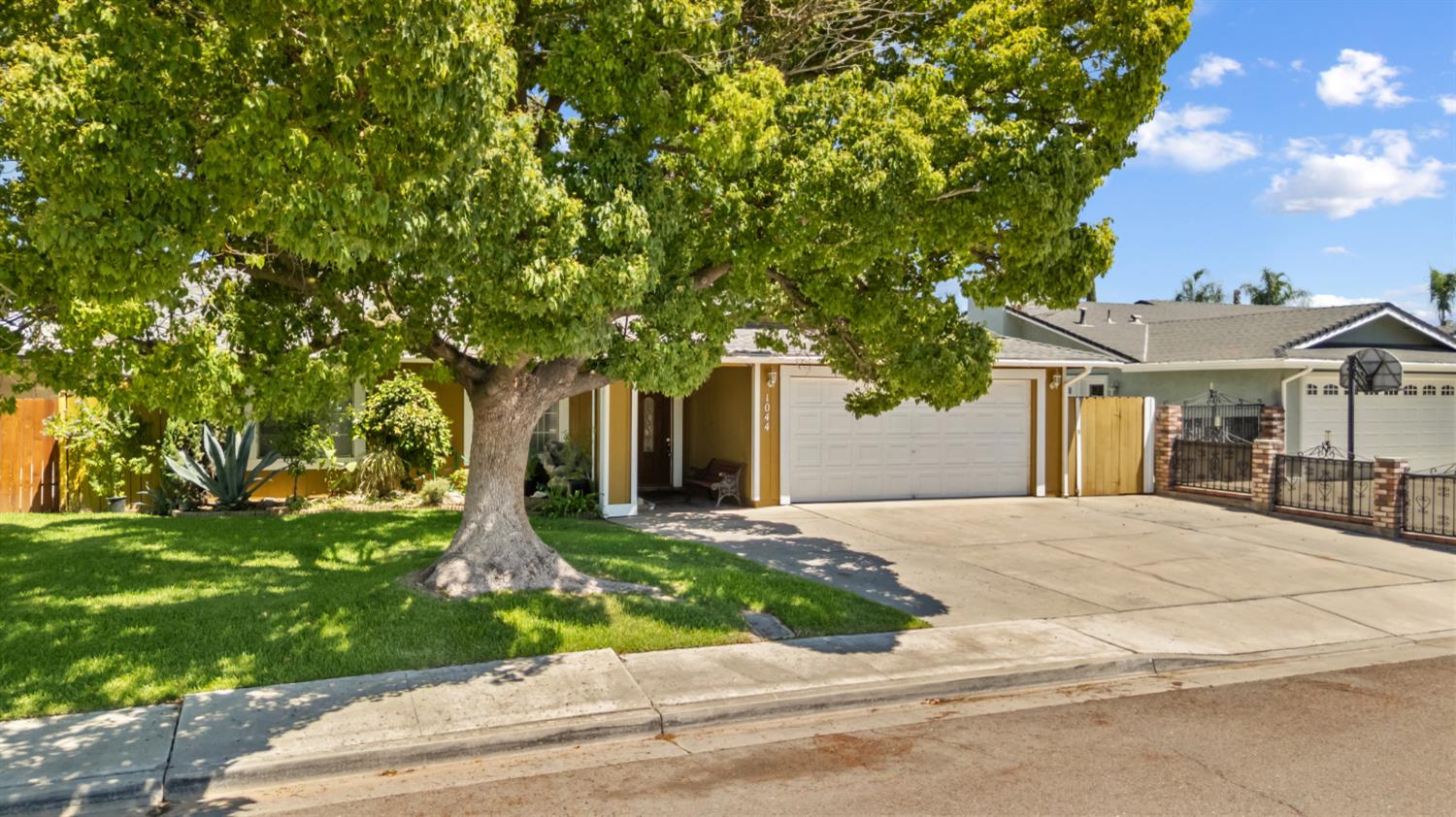 1044 Fruitbasket Ln, Livingston, CA 95334