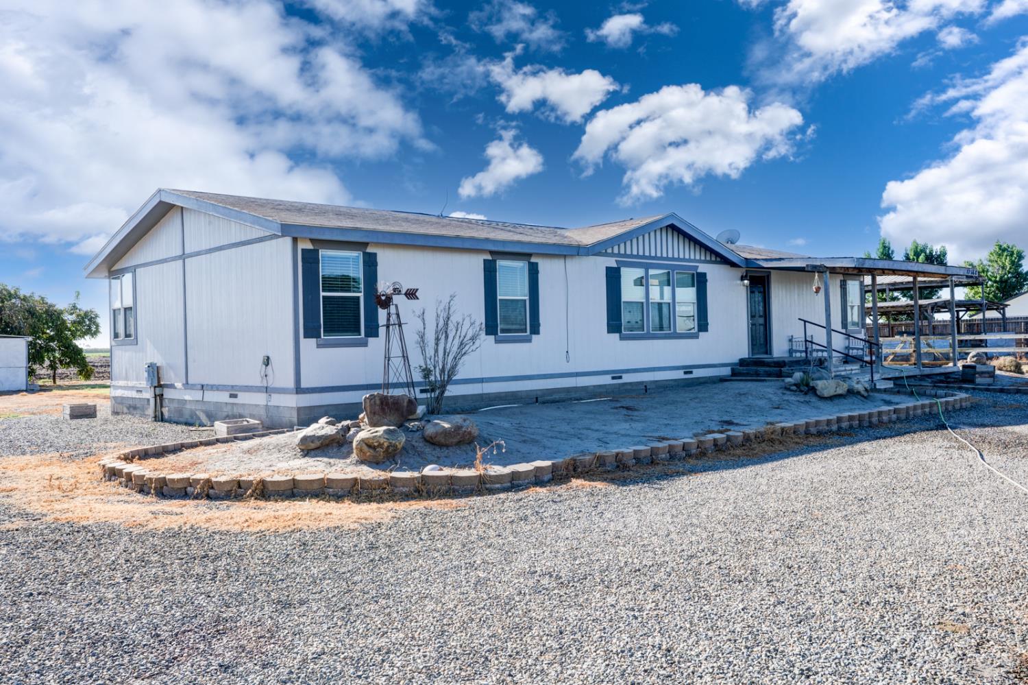 17568 Clement Ave, Dos Palos, CA 93620