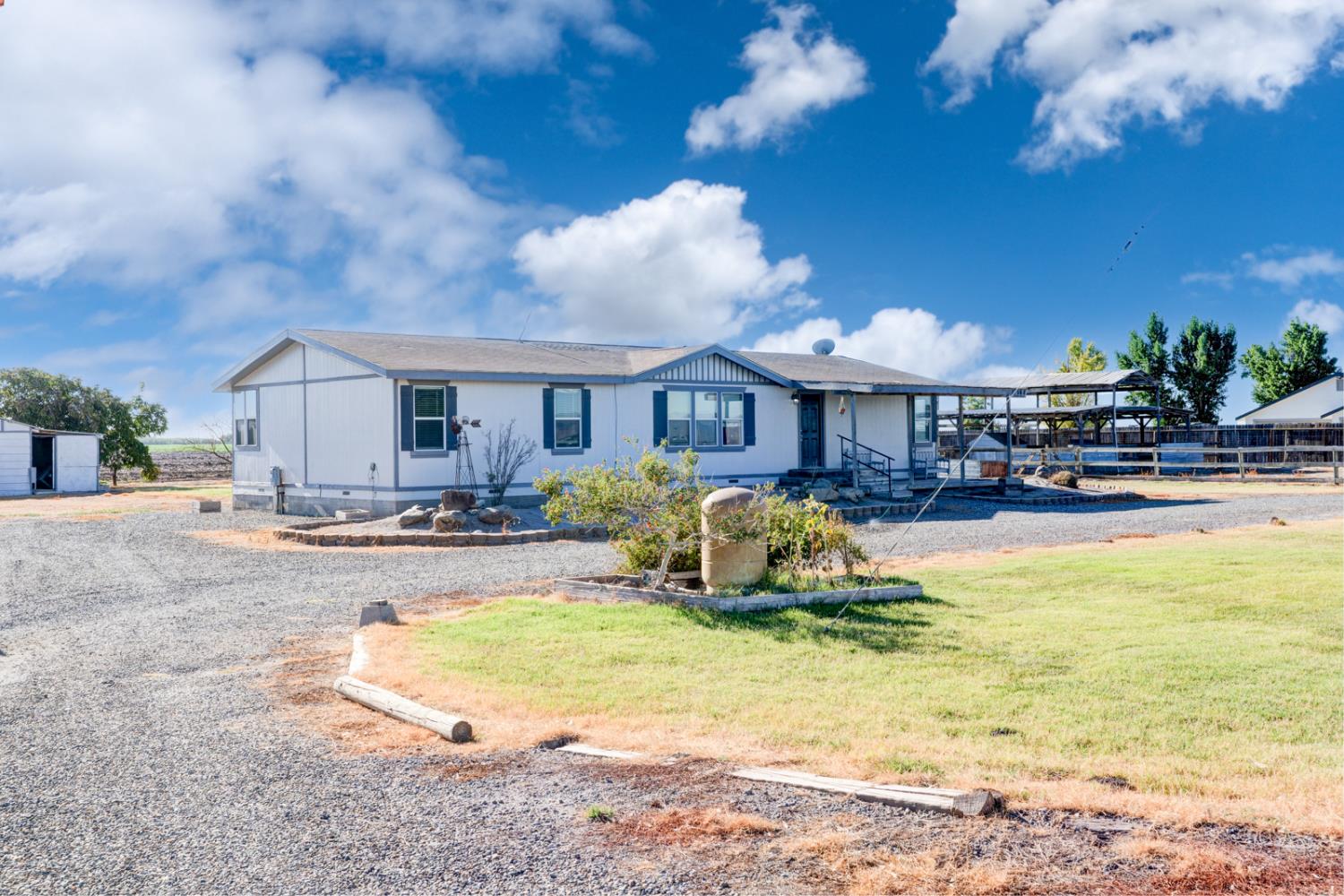 17568 Clement Ave, Dos Palos, CA 93620